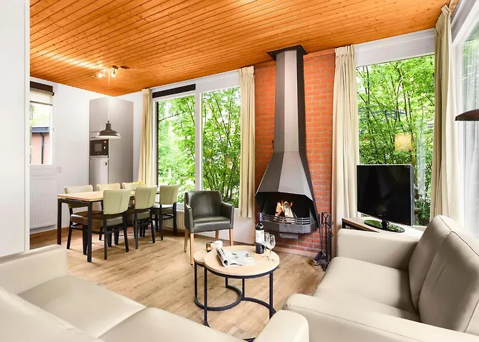Woodland Retreat W Fireplace Putten