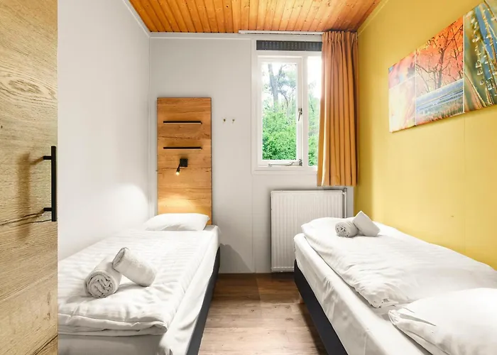 Woodland Retreat W Fireplace * Putten